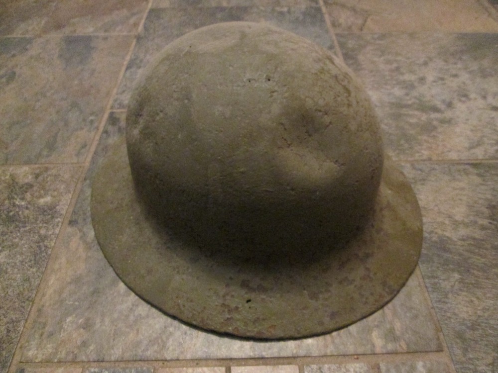 VINTAGE OLD WAR HELMET