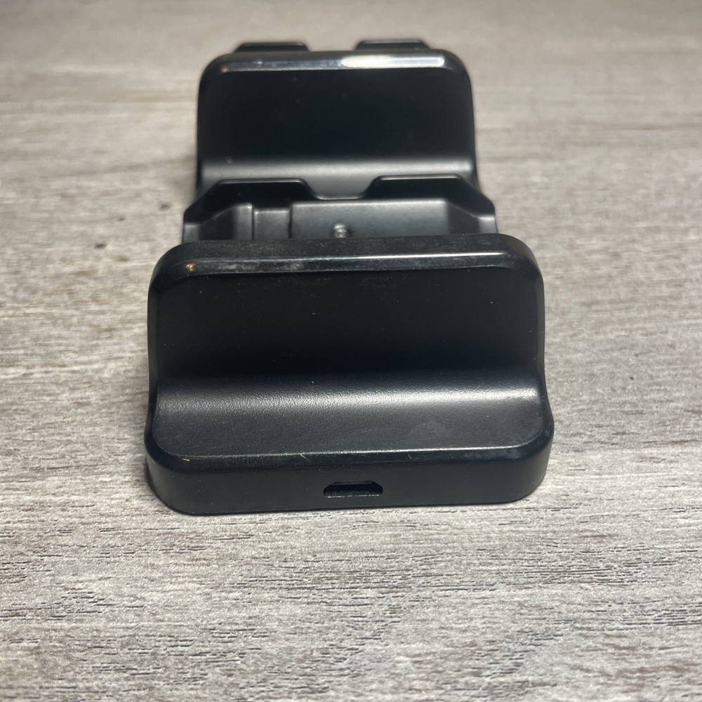 DreamGear DGXB1-6630 Rechargeable Battery For Xbox One Controllers.