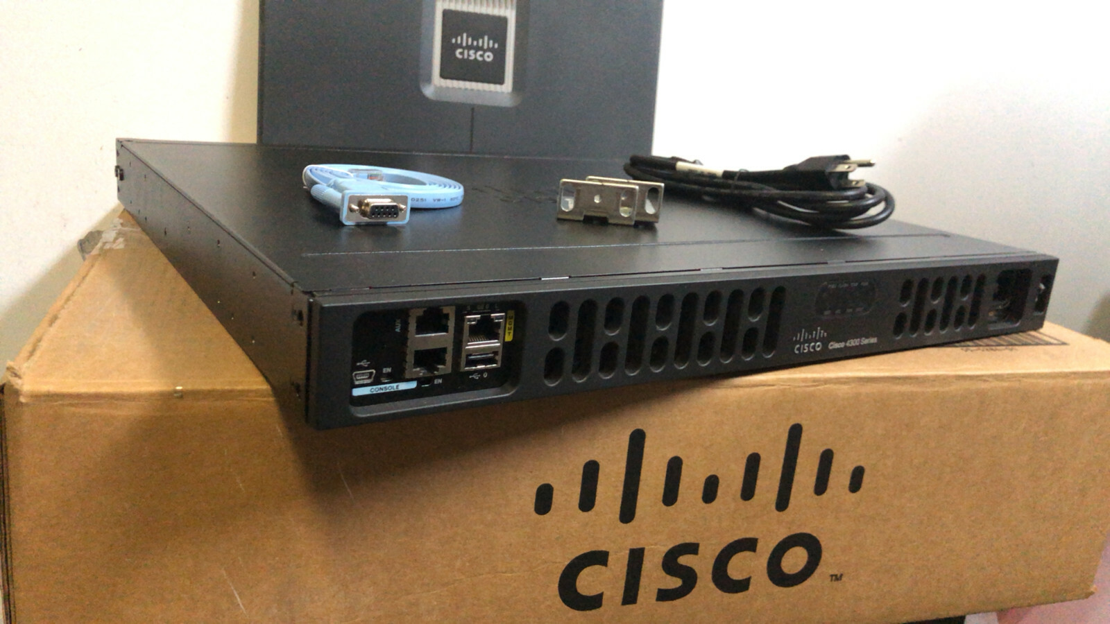 CISCO ISR4331-AX/K9 Gigabit Router Seck9 Appxk9 ISR4331-AX *NO CPU CLOCK BUG