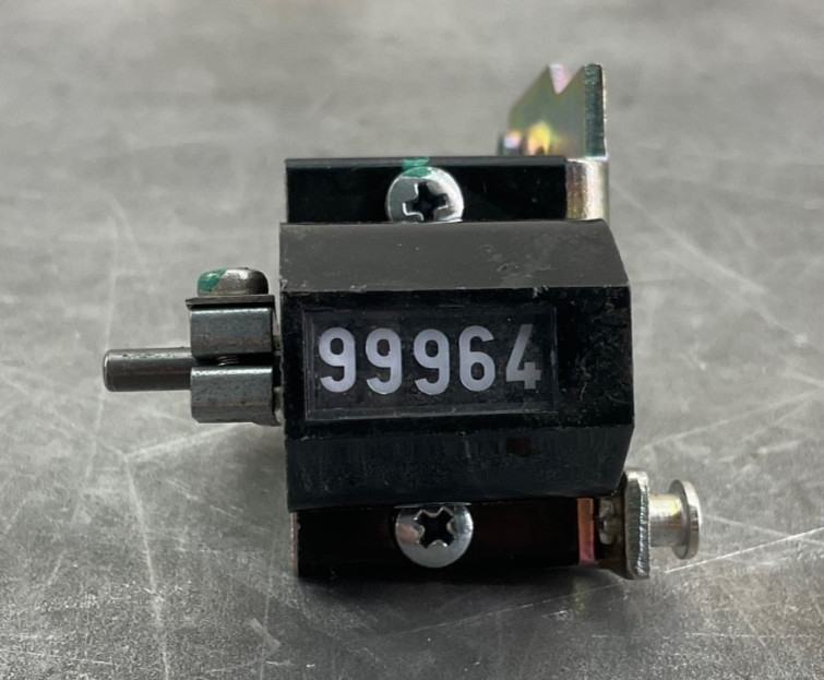NEW ABB 1SDA038345R1 MECHANICAL OP COUNTER FOR E1-E6