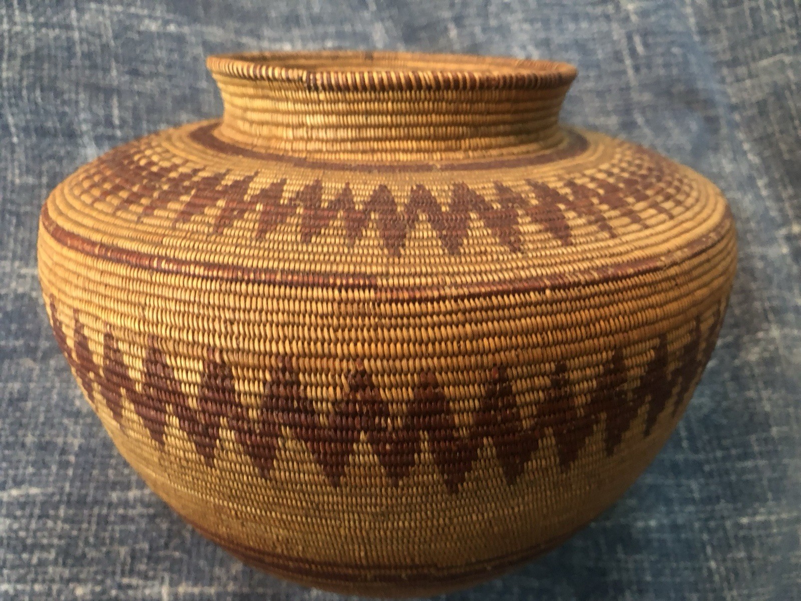 Outstanding 1890’S-1920’S Yokuts Native American Bottleneck Trinket Basket