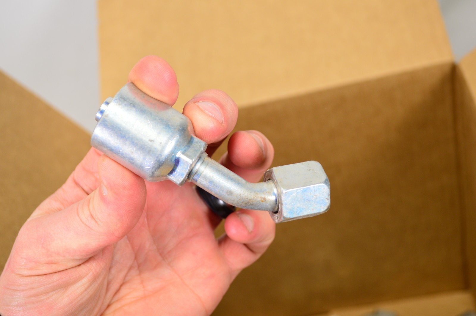 Lot of 50 Parker 13743-8-8 45* Elbow Steel Hydraulic Hose Fitting