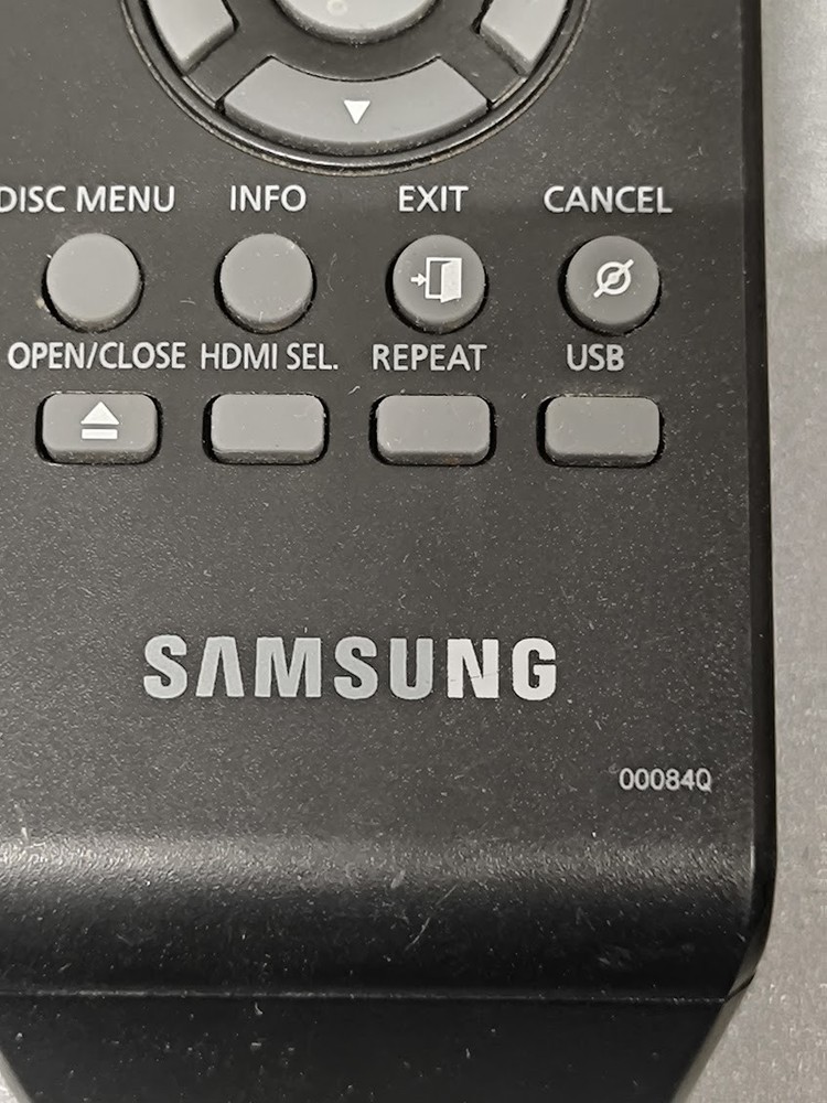 Samsung Remote Control 00084Q Used - Working Condition