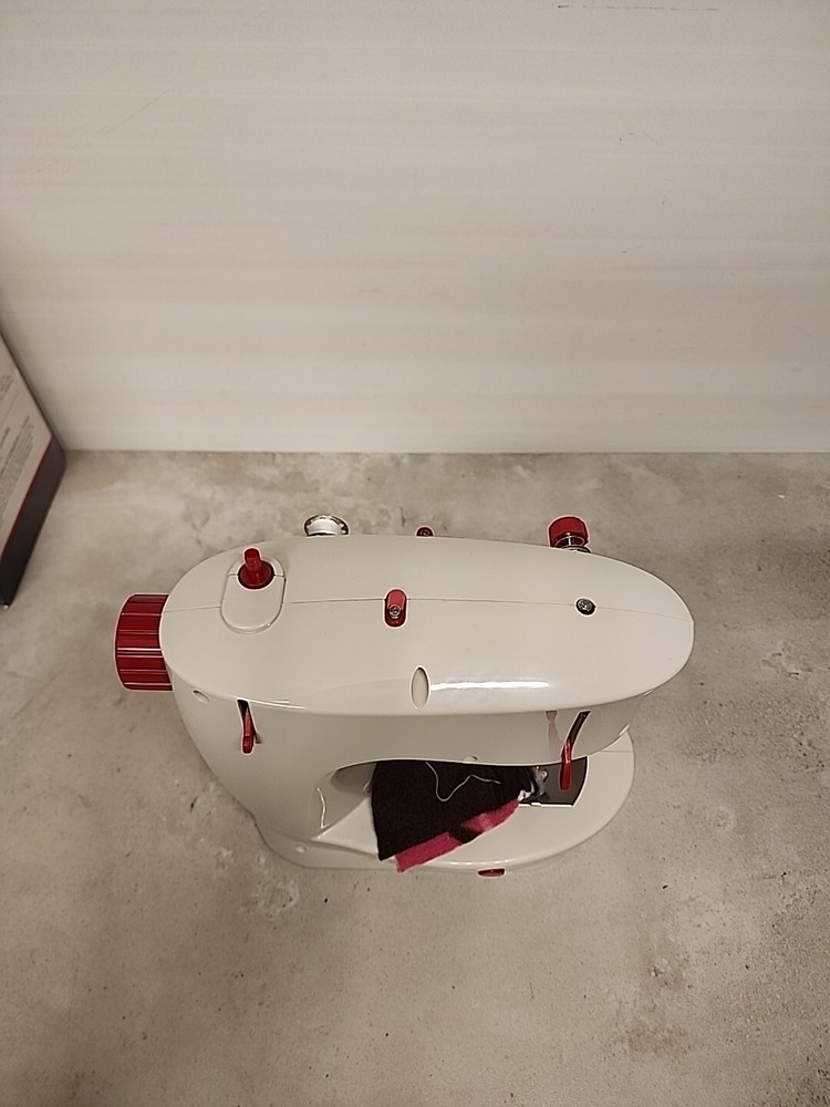 Easy Stitcher Table Top Sewing Machine D2-5001 ms5