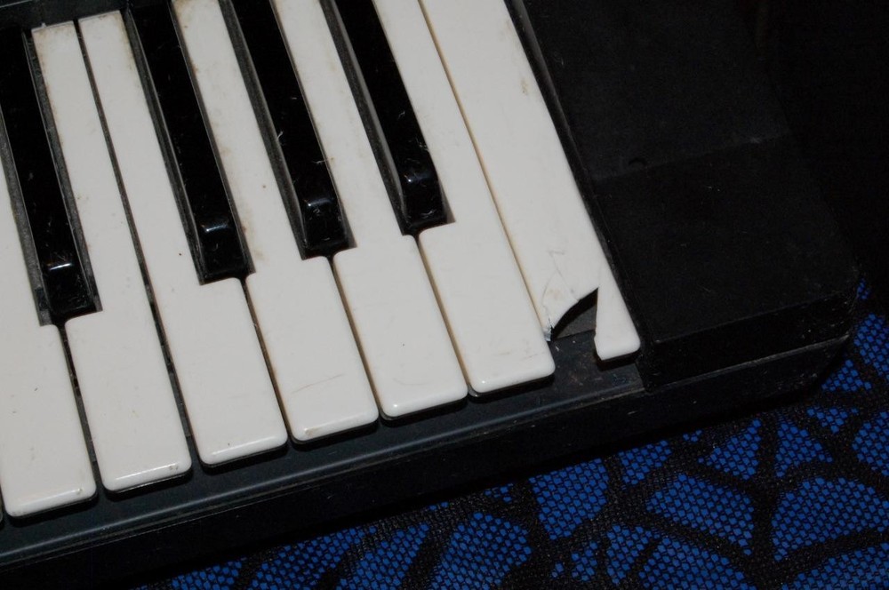 Lowrey Micro Genie V-120/ V120 String Synthesizer Keyboard Analog Drum Machine
