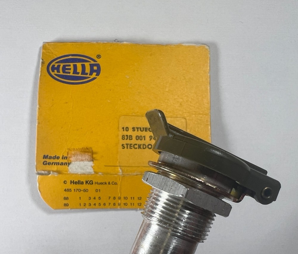 Hella 8JB001 946-001 2-POLE ACCESSORY SOCKET