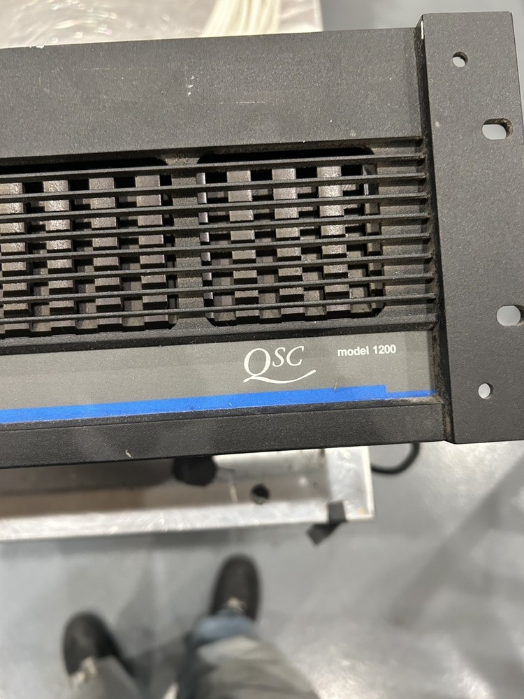 QSC MODEL 1200 200W PROFESSIONAL STEREO AMPLIFIER