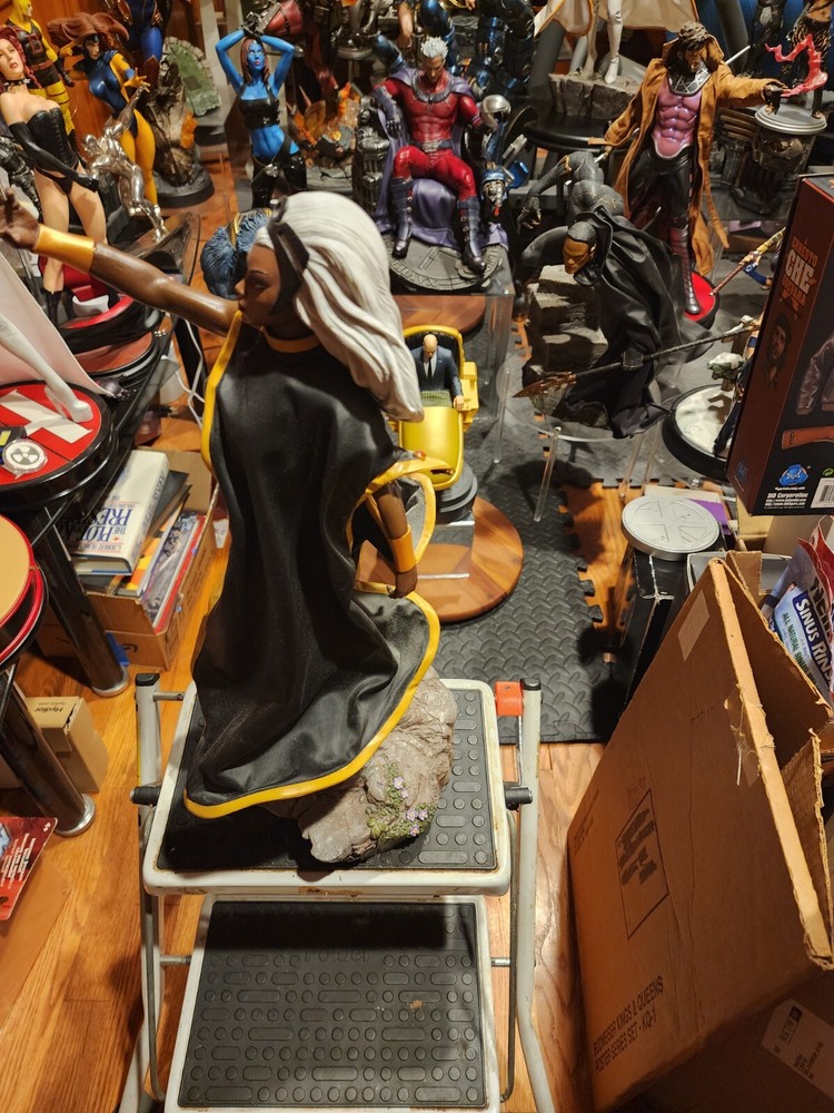 X-MEN SIDESHOW STORM PREMIUM FORMAT STATUE A