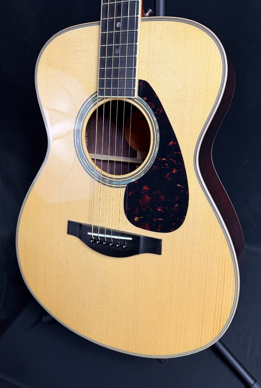 Yamaha LS16 ARE Grand Concert Acoustic-Electric Guitar Gloss Natural w Soft Case