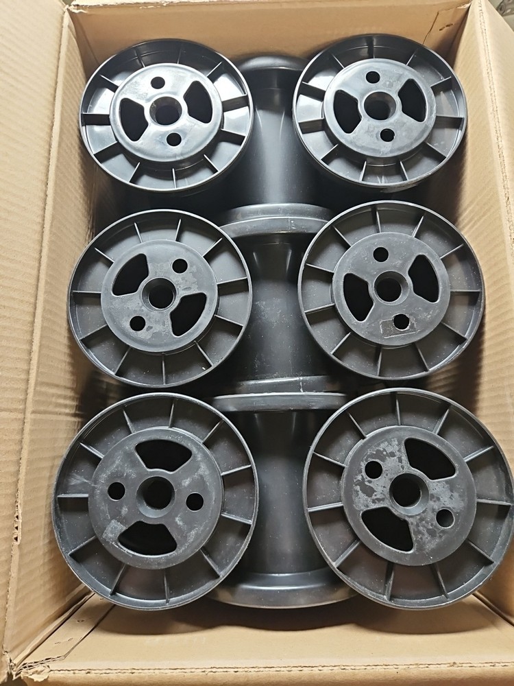 18 Pack Medium 6" Heavy Duty Empty Plastic Spools Cord, Wire, Craft, Thread