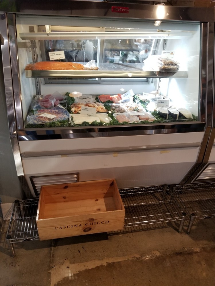 REFRIGERATOR META DISPLAY CASE