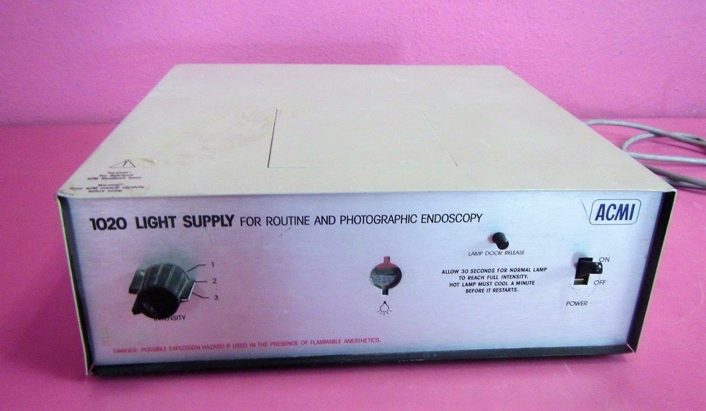 ACMI 1020 Light Supply Endoscopy Endoscopic Surgical Light Source 300 Watt