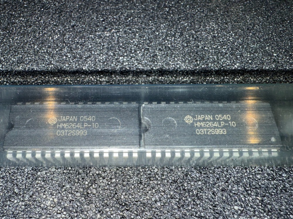 HM6264LP-10