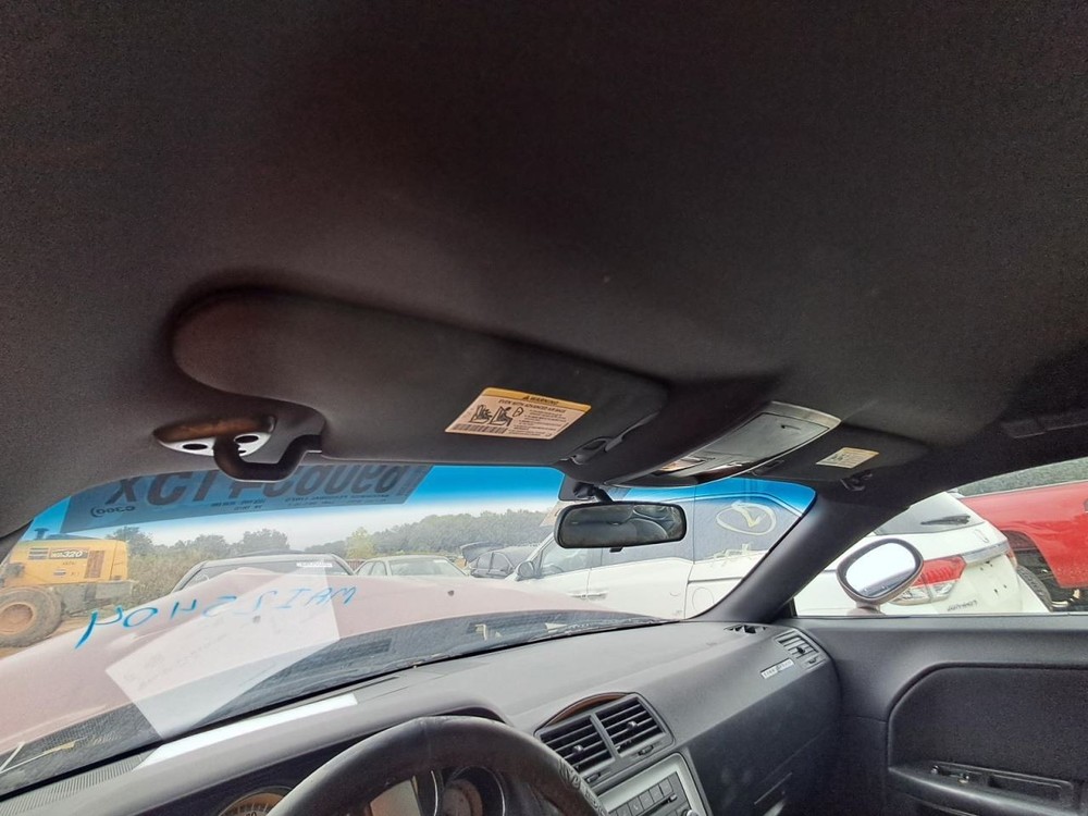 CHALLENGE 2010 Glove Box 4805321