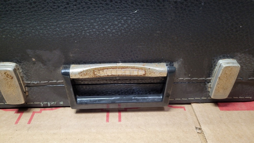 ADLER J5 TYPEWRITER NOTE WITH CASE