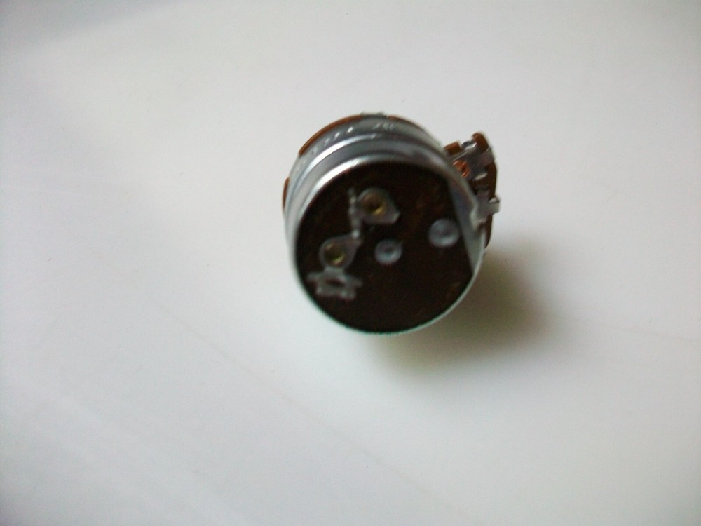 CLAROSTAT 5K OHM LINEAR TAPER POTENTIOMETER W/ SWITCH - 1/2" SHAFT WITH SWITCH