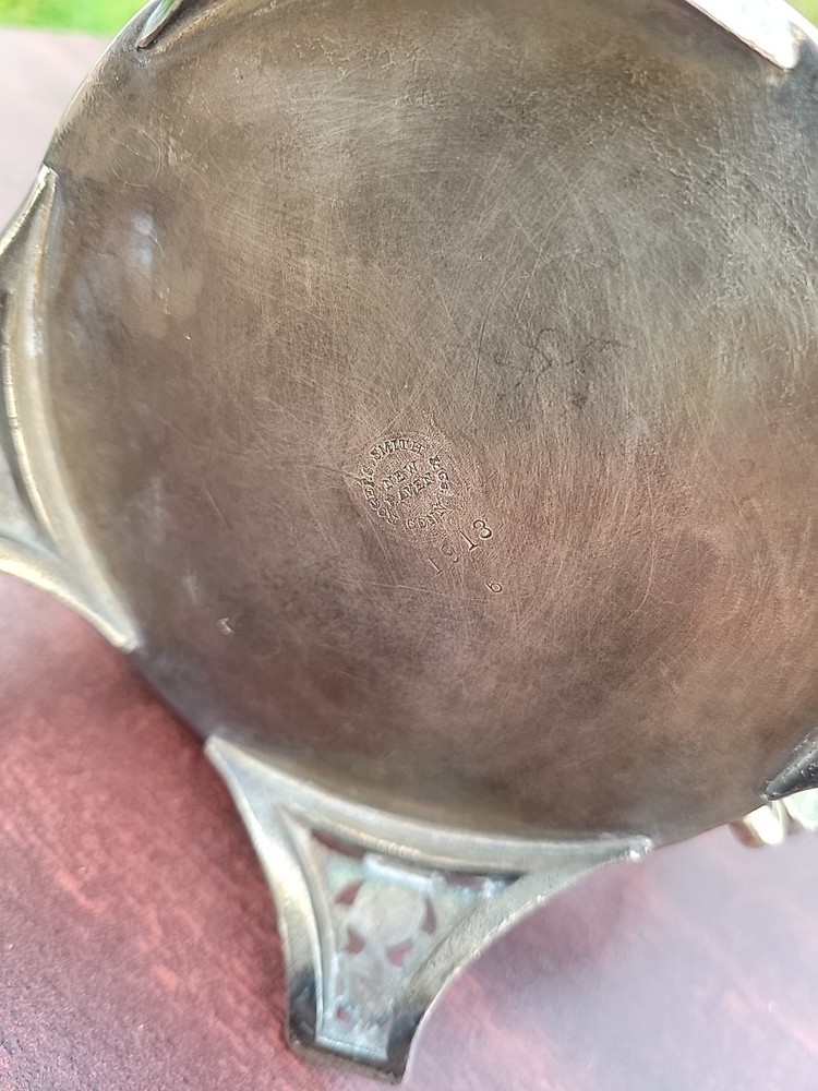 WM Rogers Smith New Haven Conn Silver Plate Lidded Coffee Tea Pot