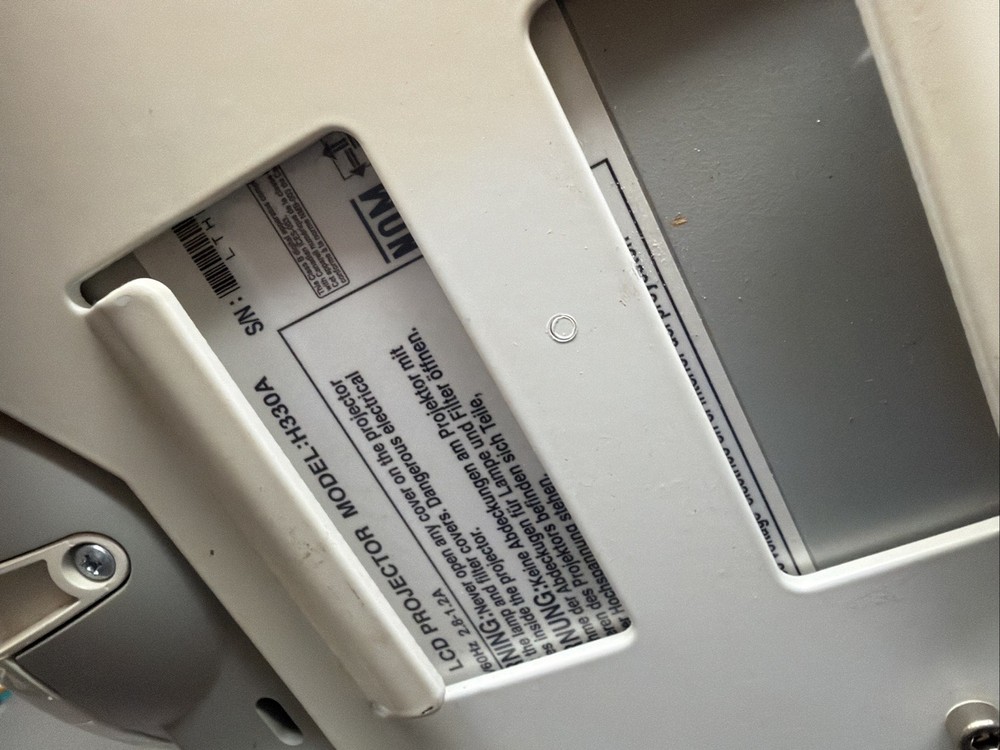 Epson PowerLite 410W LCD Projector H330A - Needs Bulb Read Description