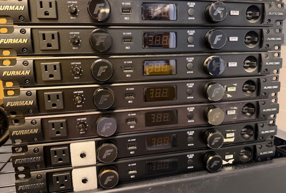 Furman PL-PRO DMC Power Conditioner with Voltmeter/Ammeter