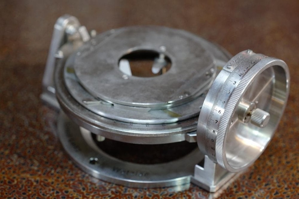 microscope antique Microscope Accessory No. 16 "Leitz Universal Stage UT2" USED