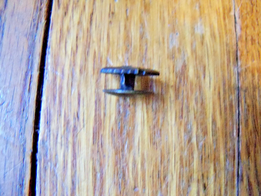 WW1 Honorable Discharge Bronze Lapel Stud Button