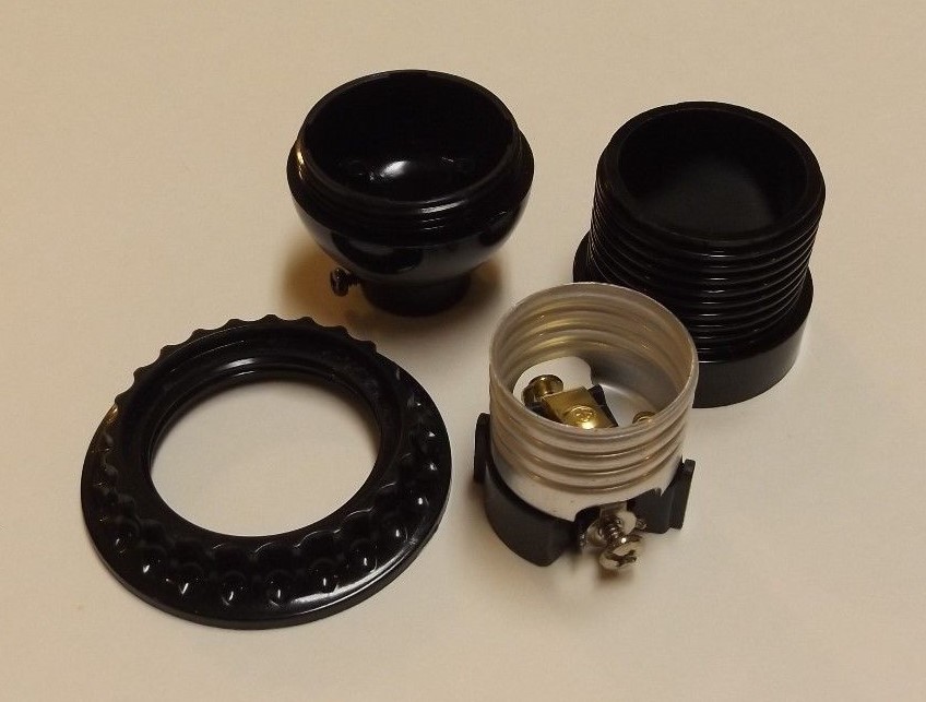 BLACK PHENOLIC SHORT KEYLESS THREADED LAMP SOCKET WITH RING E26 NEW 30539J