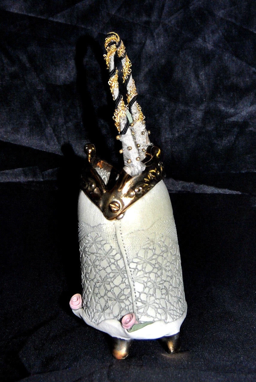 RARE DECORATIVE TEXTURED PORCELAIN PURSE BY LAURA PEERY. Pale Green Signed