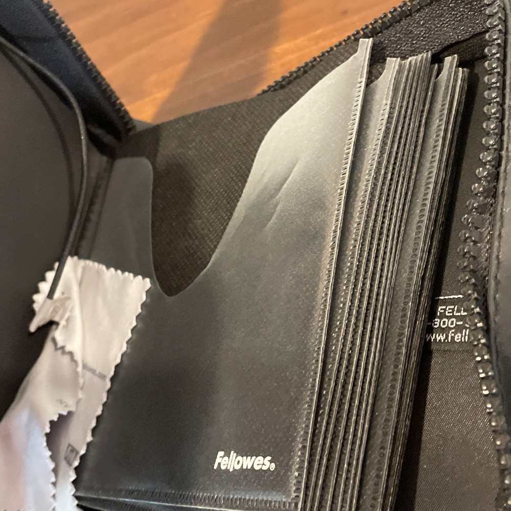 Fellowes CD Case Zips Holds 32 CDs Games Discs Snap Button Strap Black