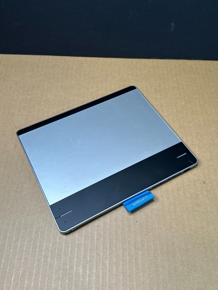 Wacom CTH-480 Intuos Small Creative Touch Tablet Ships Fast!!!