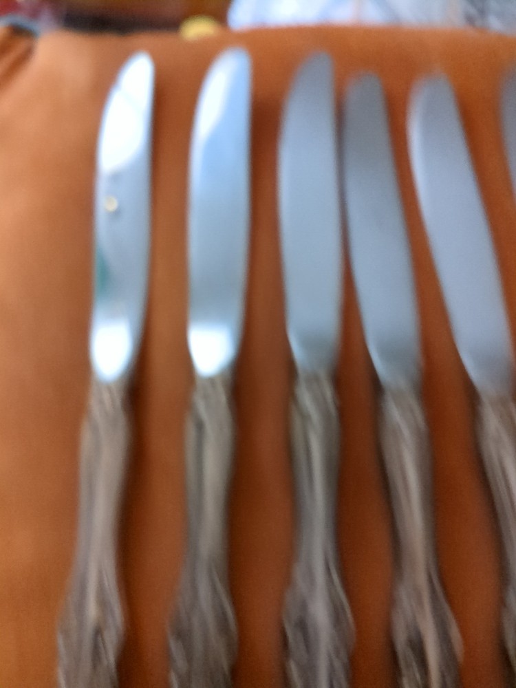 VintageOneida Kennett Square 8 dinner Knifes 9" Silverplated Handle