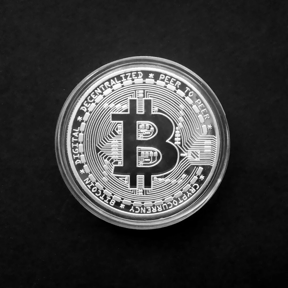 1 Coin Biticoin Silver With Plastic Box