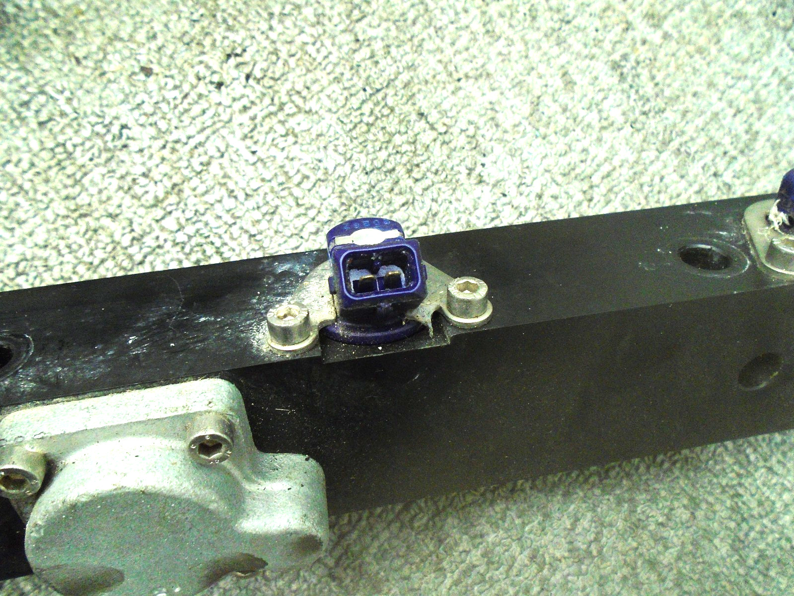 FUEL RAILS W INJECTORS PORT/STARBOARD 852378T5 852379T5 MERCURY OPTIMAX 135 150