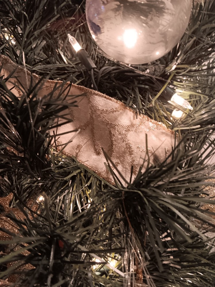 Christmas Tree Ribbin Wrap Gold And White 2 Small Rolls.