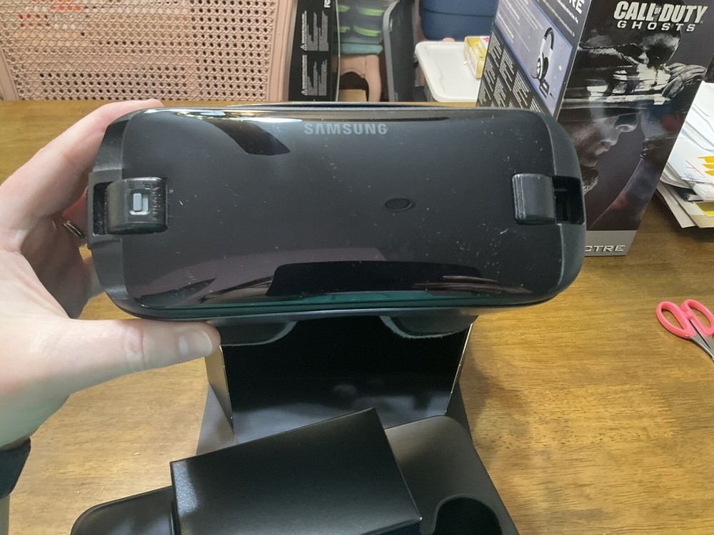 Samsung Gear VR Powered By Oculus Virtual Headset W/Controller SM-R324