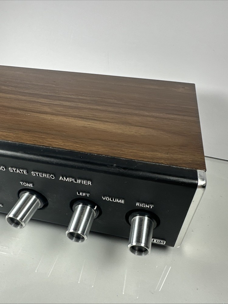 Realistic SA-10 Stereo Amplifier Model 31-1982B - Powers On