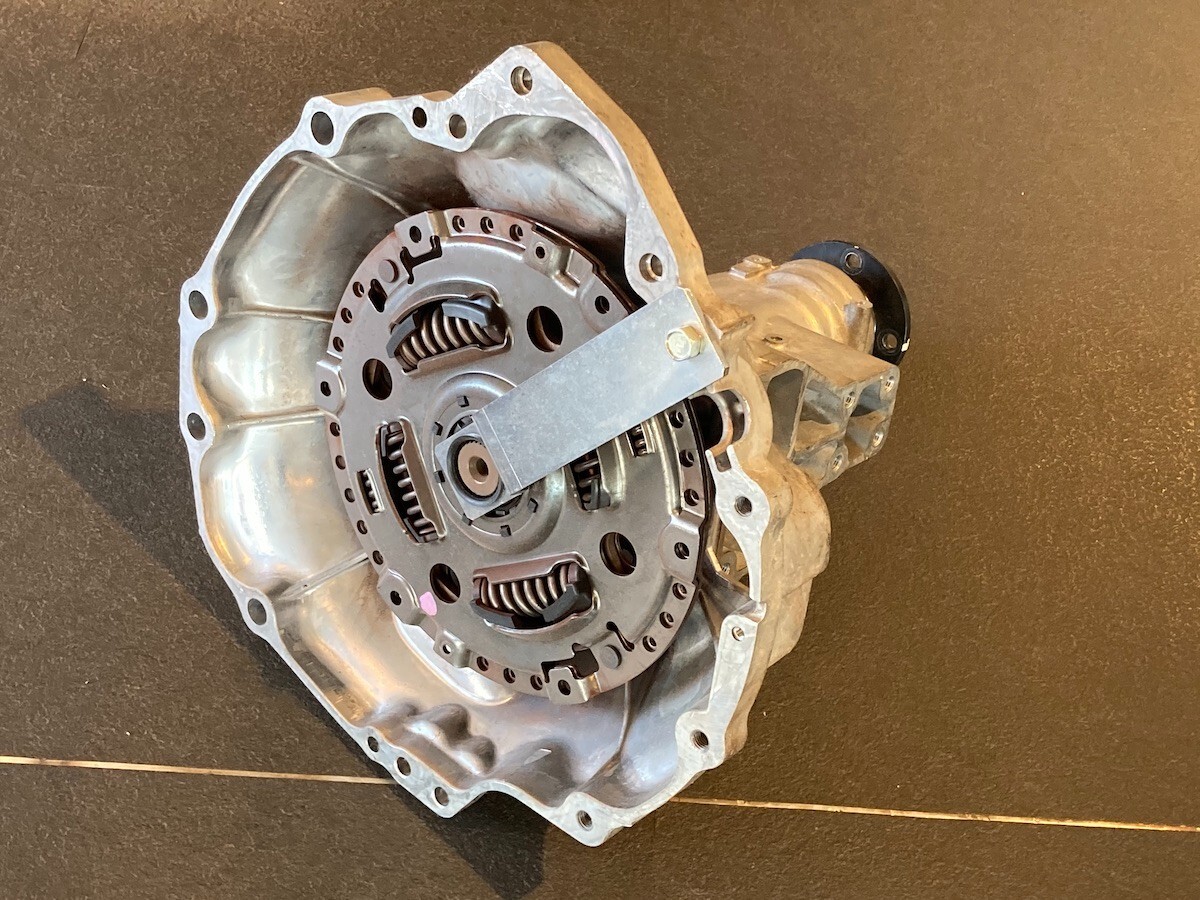 Nissan Genuine R35 GT-R 2007- FLYWHEEL-HOUSING Assy 32040-6AV0A OEM