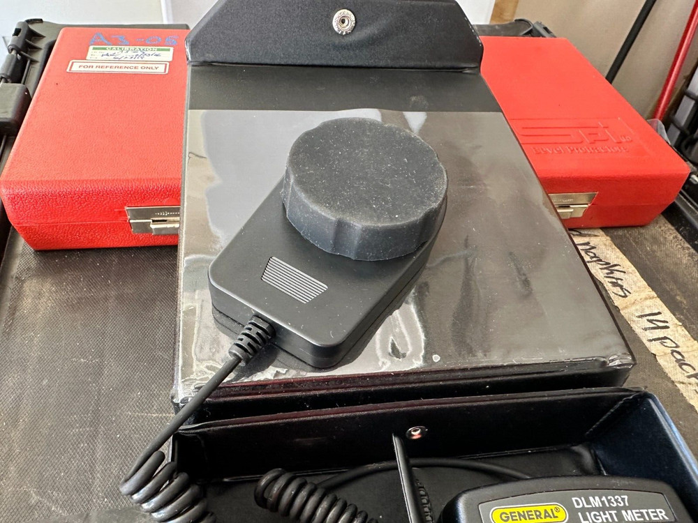 General DLM1337 Light Meter w/Sensor, Case