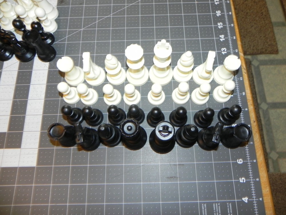 Lot x 3 Staunton Plastic CHESS SET COMPLETE some extra's