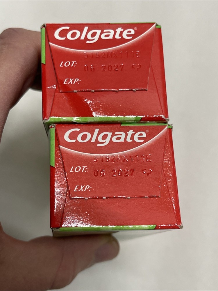 2-Pack Colgate Sparkling White Mint Zing Toothpaste 4oz Whitens & Protects