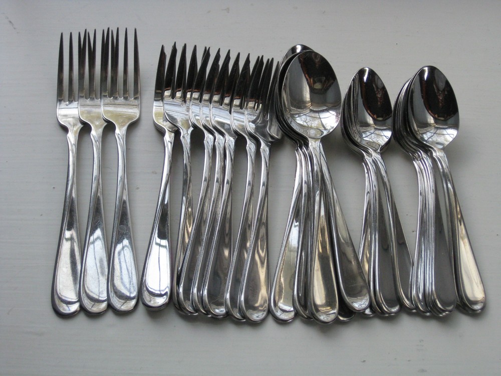 FLIGHT by Oneida Stainless Flatware Set 32 Pieces