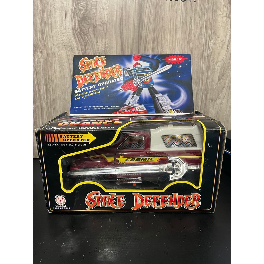 1987 Space Defender Battery Operated 1/14 Scale Variable Model Transformer Robot