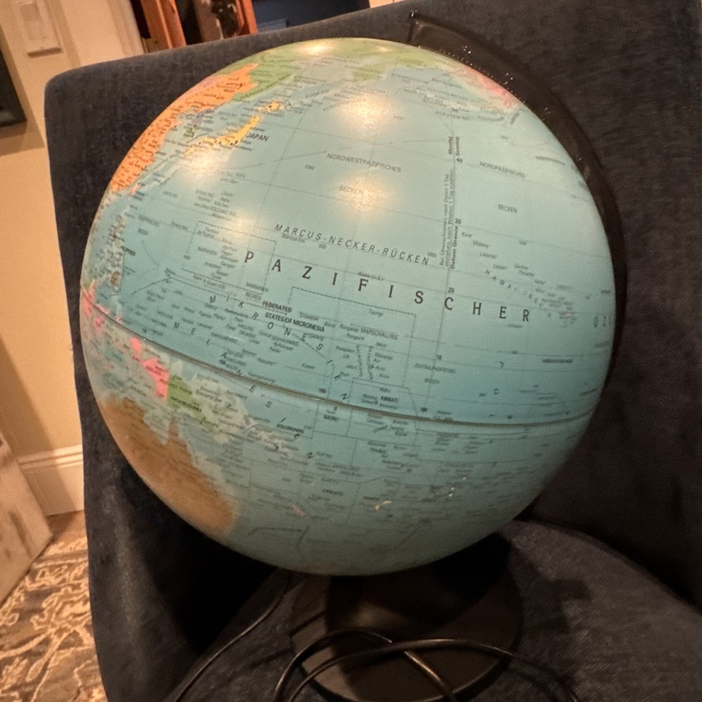 Vintage 1998 Globemaster German Language plug-in World Globe - light broken