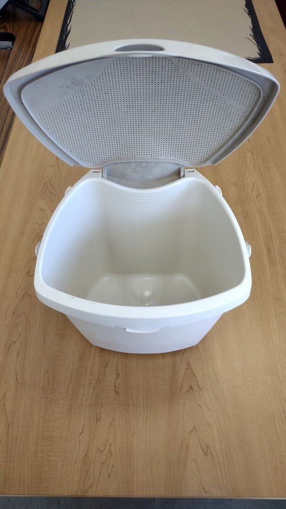 Sure-Close 1.9-Gal Container (4-Pack)