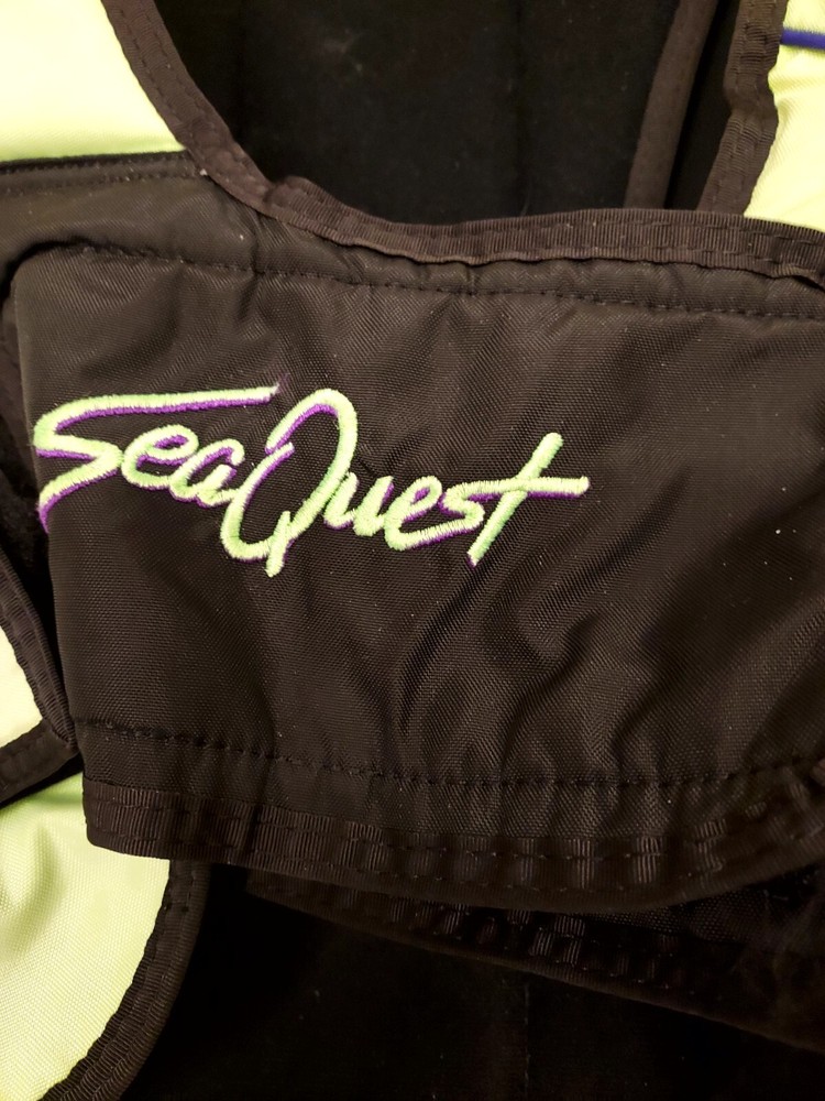 Seaquest Scuba Diving Vest Size Medium Pre-owned.