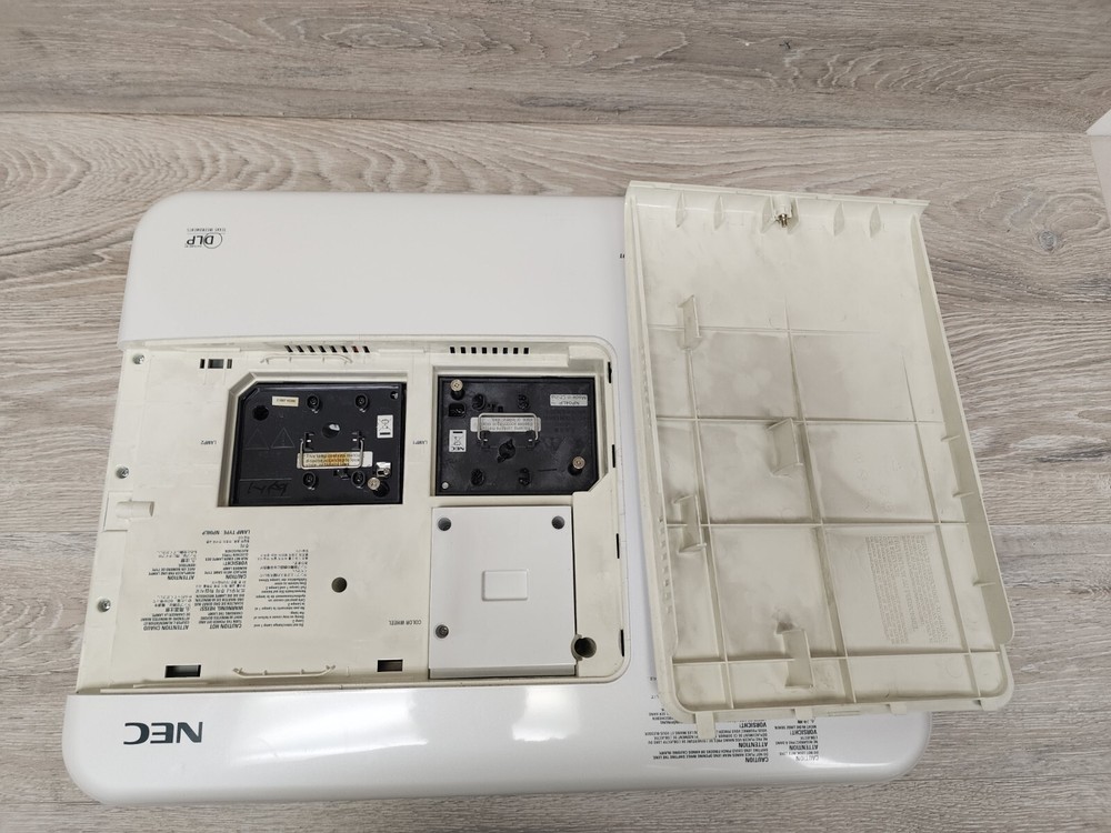 NEC NP4001 DLP HD Widescreen Projector Tested Working