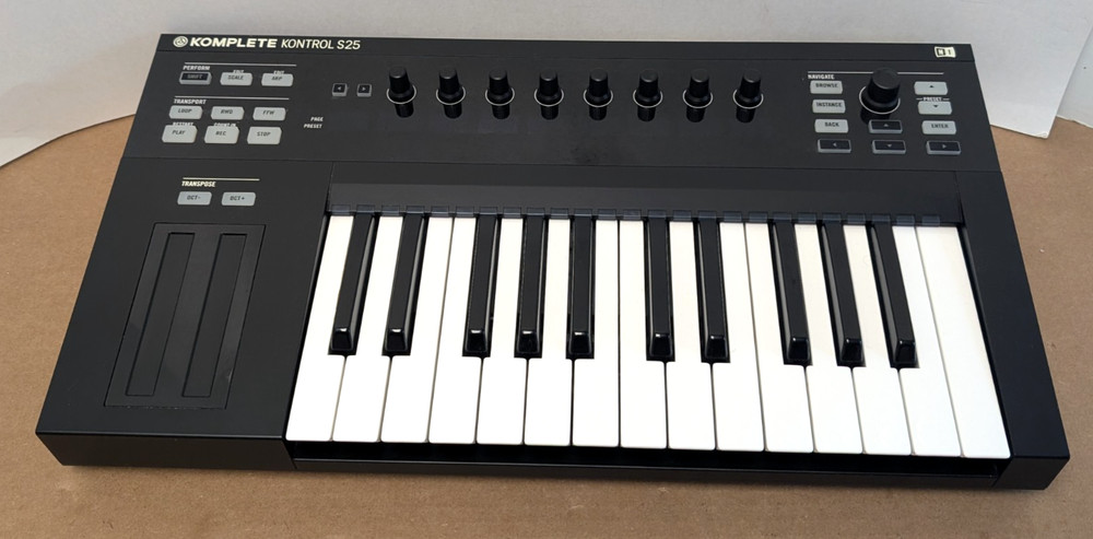 Native Instruments Komplete Kontrol S25 Semi-Weighted Keyboard Controller