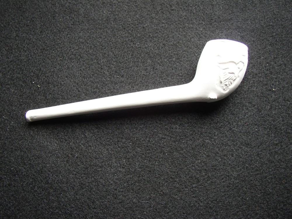Harp Design Boxed traditional Irish Clay Pipe with Scroll