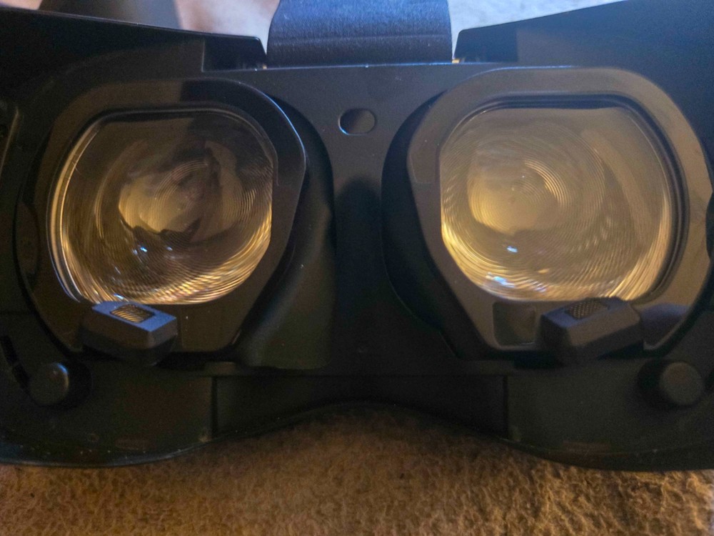 HTC Vive Focus Vision Wired Bundle, XR Headset DisplayPort PC VR Streaming
