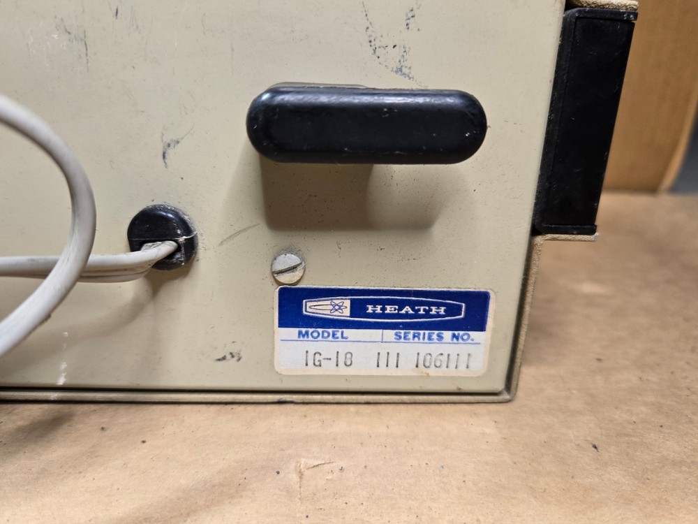 Heathkit IG-18A Low Distortion Audio Generator - Powers on - AS-IS - Untested