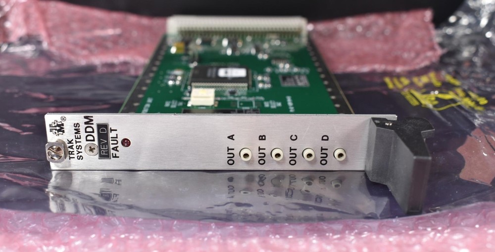 Motorola Trak Systems 9106-1 DDM Digital Distribution Unit / Module